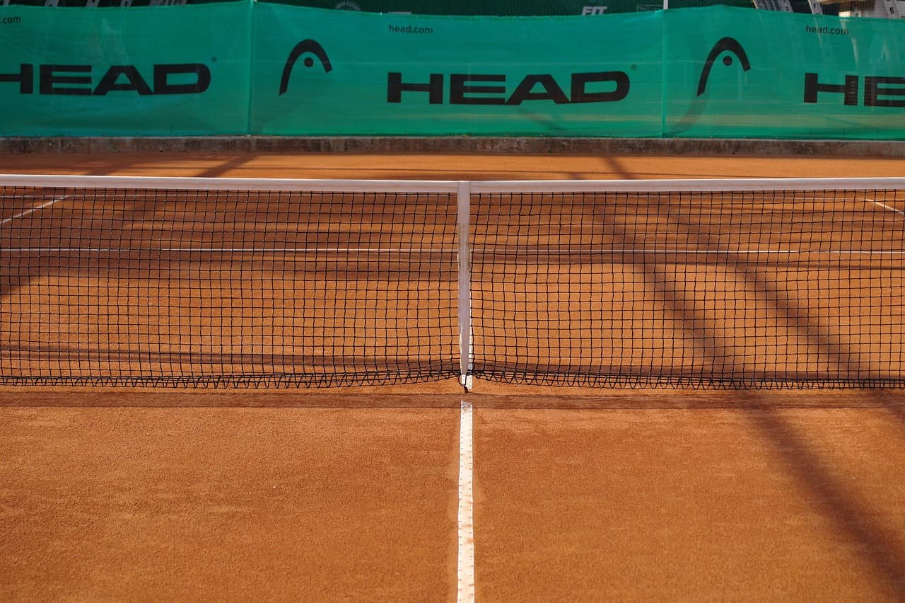 Imagem de destaque do post: Problemas nas Costas Tiram Emma Raducanu do Torneio de Berlim Antes de Wimbledon