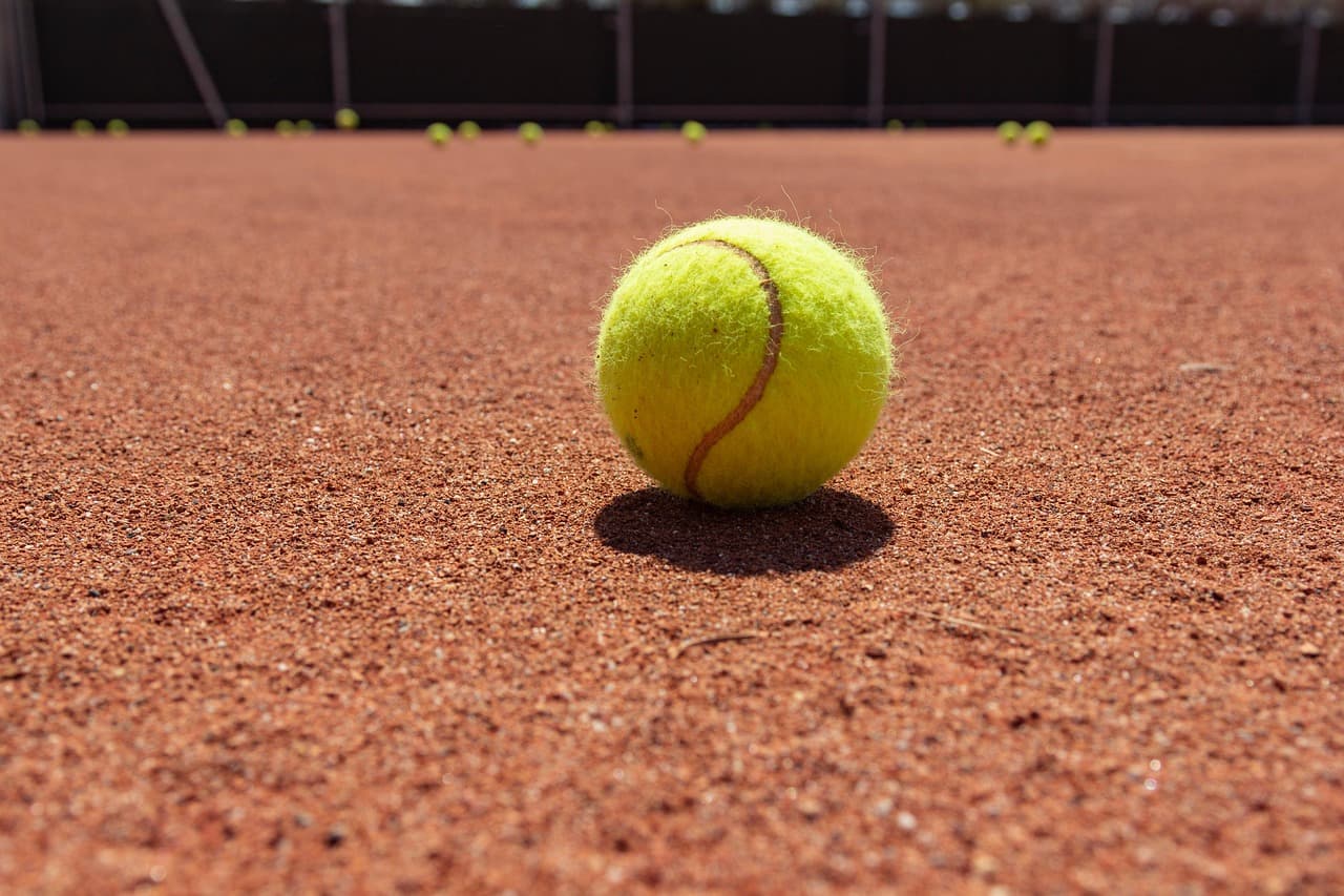 Qinwen Zheng avança facilmente para a terceira rodada do Miami Open
