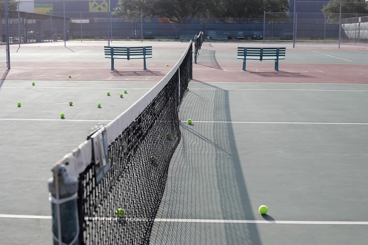 John McEnroe Brilha em Indian Wells com Seu Estilo Rock &#8216;n&#8217; Roll