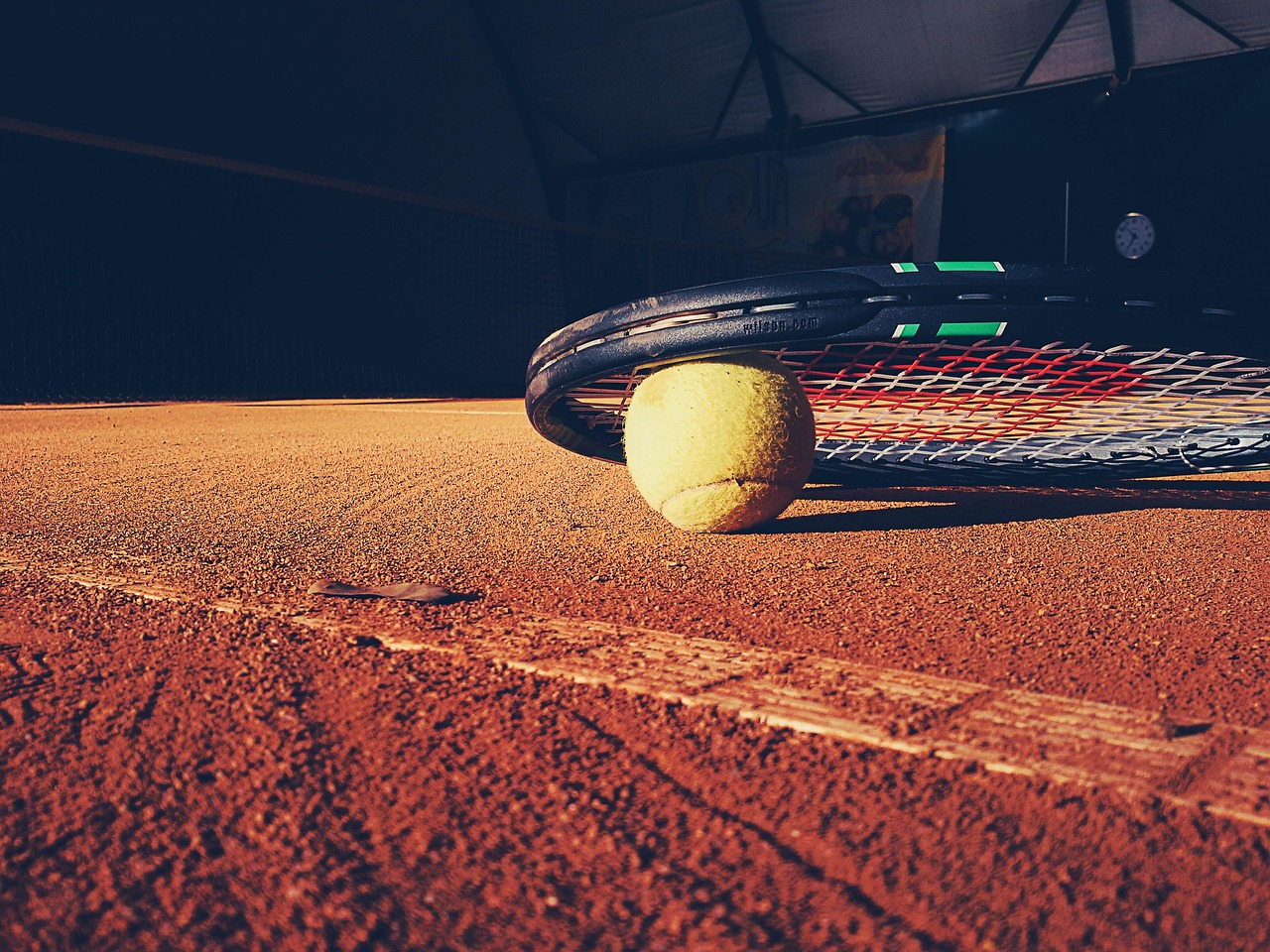 Imagem de destaque do post: João Fonseca encara Denis Shapovalov nas quartas do ATP 500 de Basel: saiba onde assistir ao vivo
