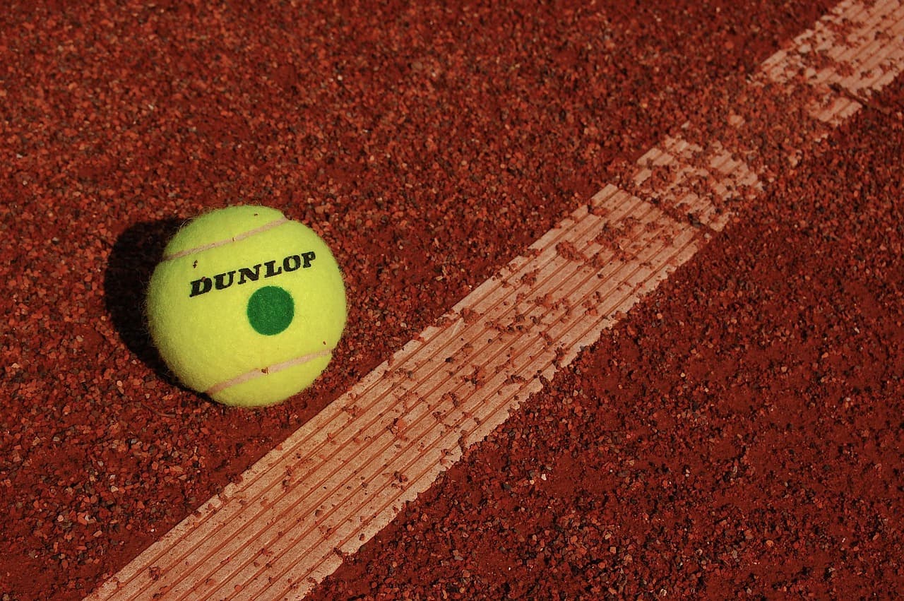 Emma Raducanu e Iga Świątek Enfrentam Desafios no Miami Open 2023