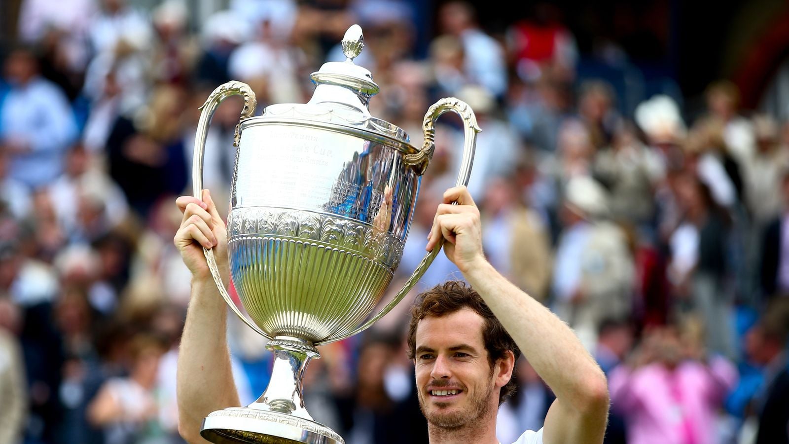 Andy Murray lifting Queen's Club trophy