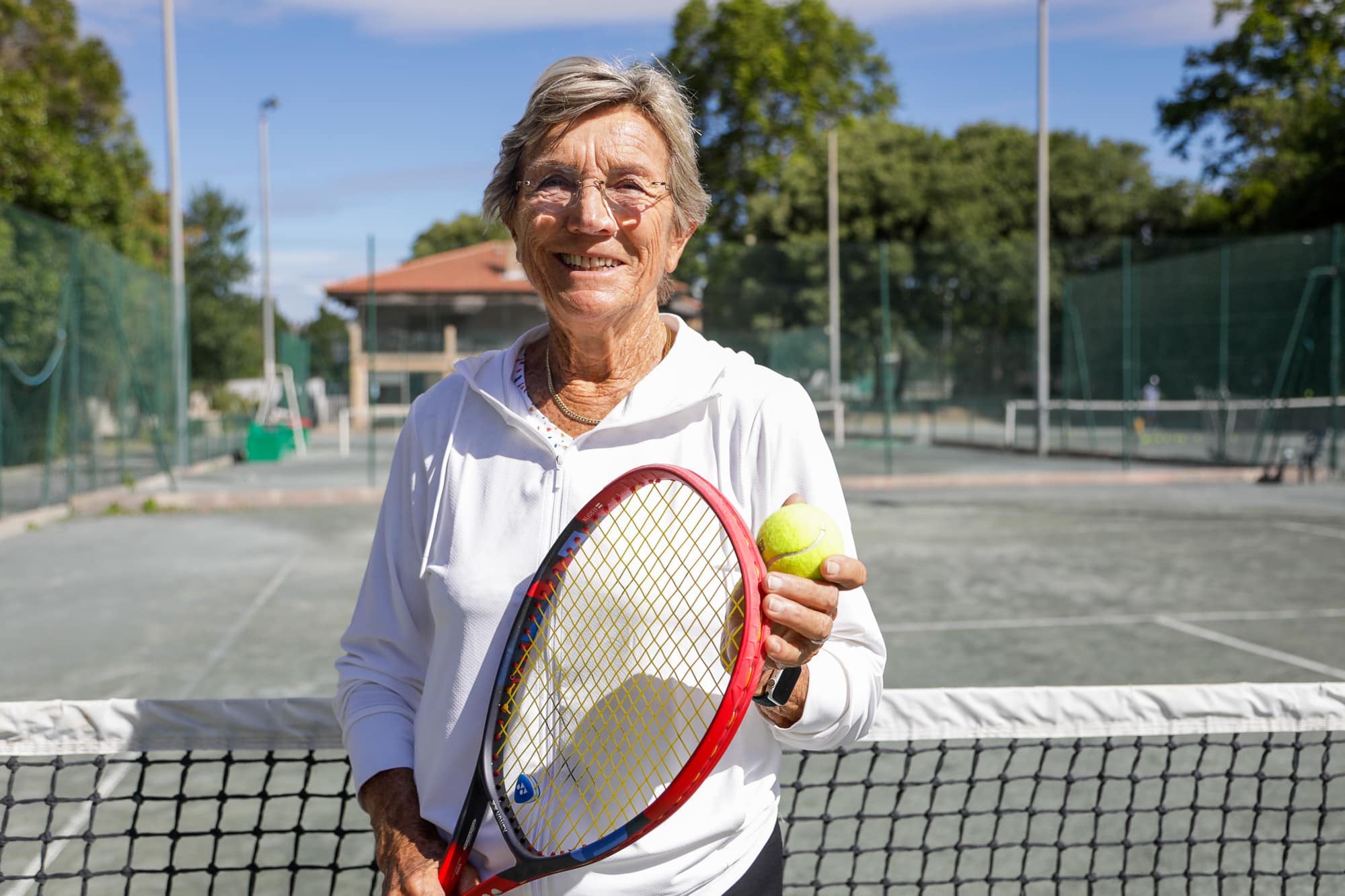Michèle Bichon jogando tênis em Marselha