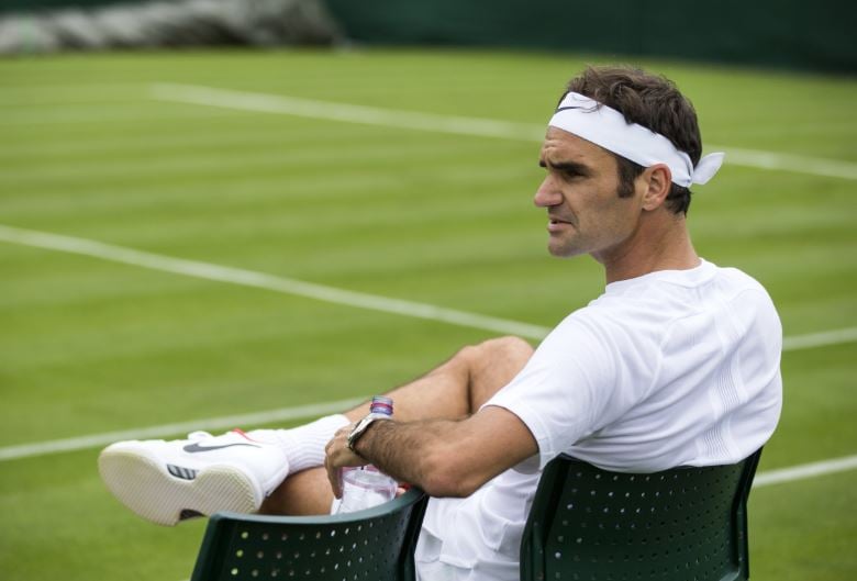 Roger Federer focusing mentally during tennis match
