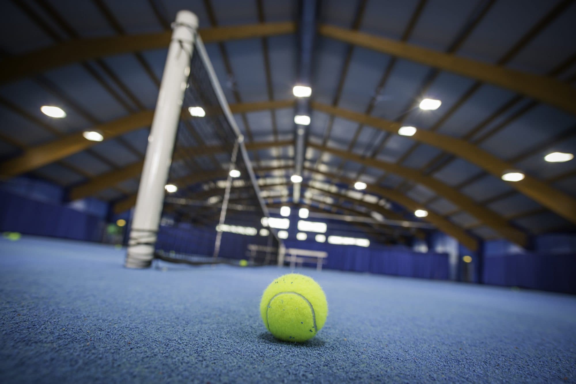 Imagem de destaque do post: Treino de tênis no inverno para adultos: guia prático para manter a forma e evitar lesões
