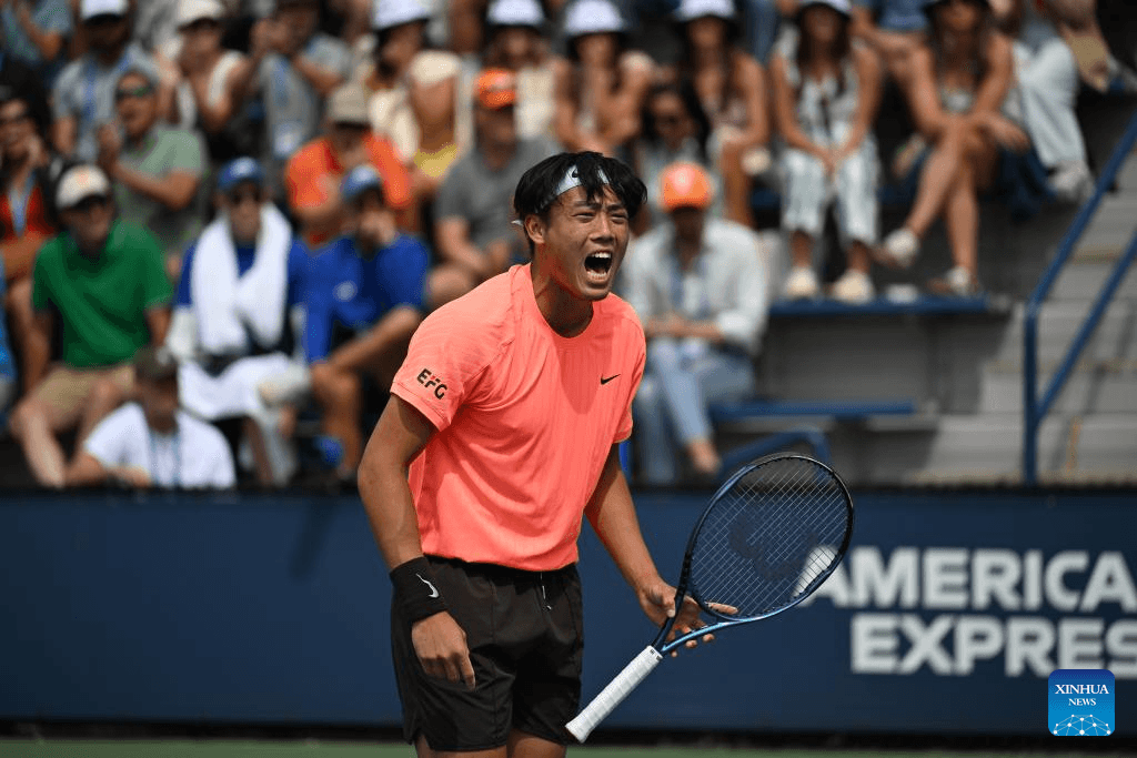 A ascensão de Coleman Wong no tênis: lições e dicas para jovens jogadores iniciantes